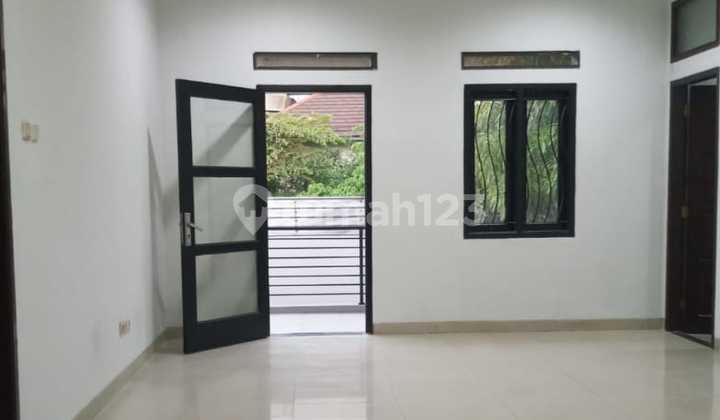 Comfortable 2-Story House Located in Batununggal Indah