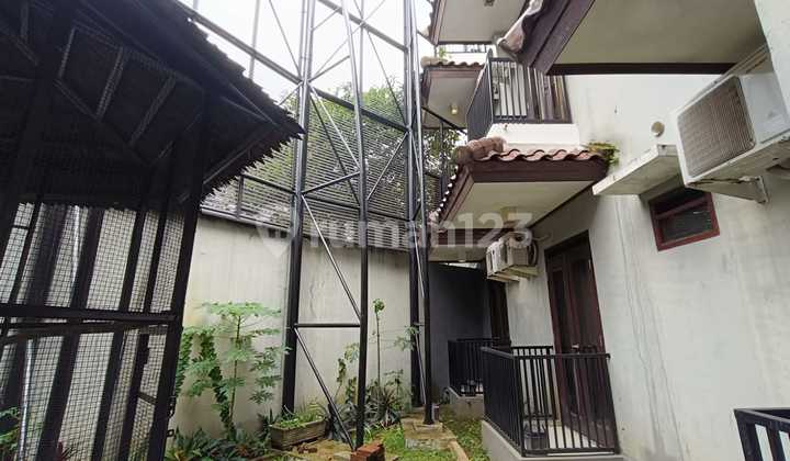 Dijual Rumah dan Guest House di Sayap Dago