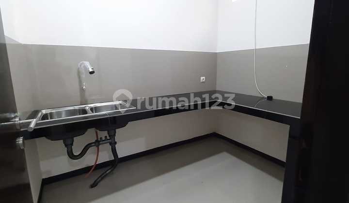 Rumah Minimalis Baru Renov di Taman Holis Indah 2