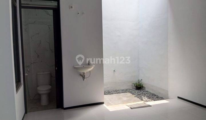 Rumah Minimalis di Taman Kopo Indah Siap Pakai 2