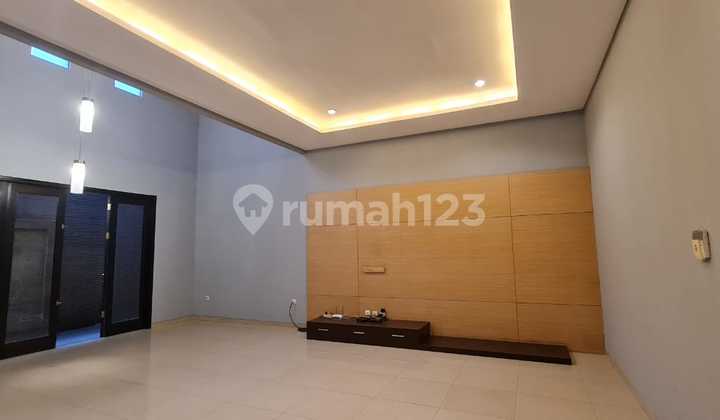 Rumah Siap HUni Nyaman di Singgasana Pradana Rumah Siap HUni Nyaman di Singgasana Pradana