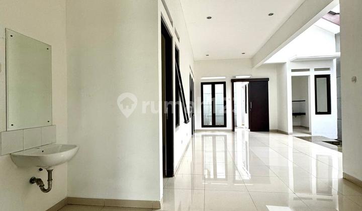 Rumah Minimalis Cantik di Komplek Batununggal Indah