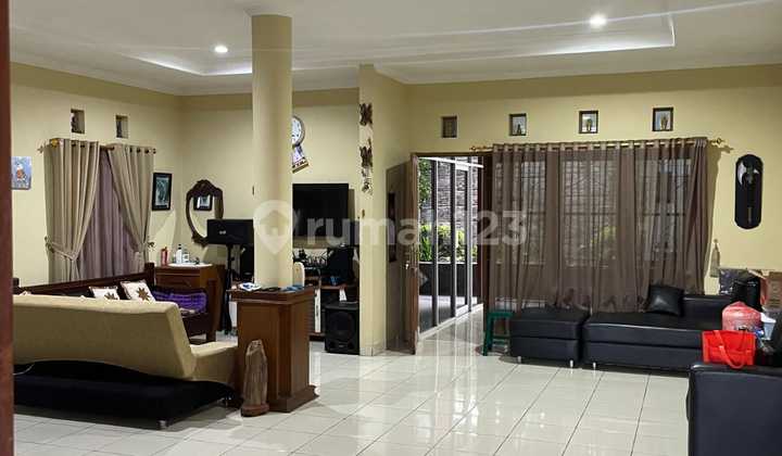 Rumah Modern 2 Lantai di Komplek Graha Puspa