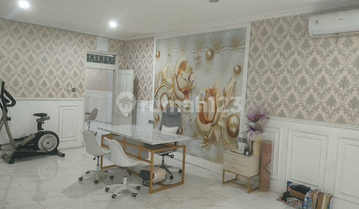 Rumah Bergaya America Classic di Komplek Cibaduyut 2