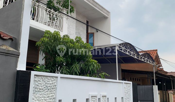 Rumah Cantik Lokasi Strategis, Rumah Terawat Dan Bagus. Ew 1
