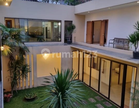 RUMAH MEWAH DENGAN LOKASI YANG STARATEGIS