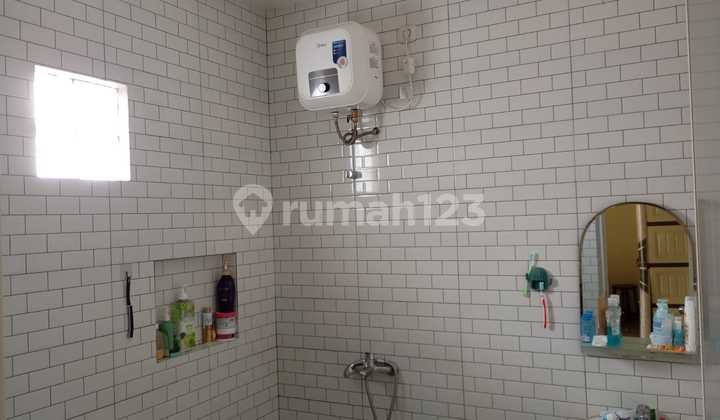 Rumah Minimalis di Taman Modern Jakarta Timur 2