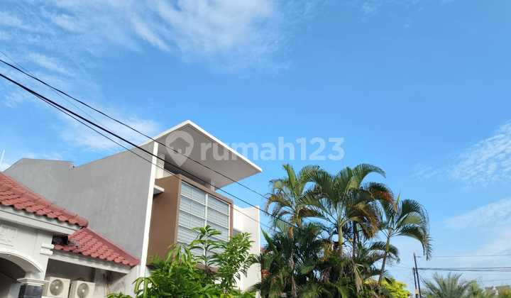 Rumah Luas di Harapan Indah Regency - 4+1 KT, LT 160 M², Carport, Jalan Depan Luas