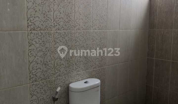 Ready-to-Occupy House for Rent in Regina Cluster – Metland Menteng, Easy Access