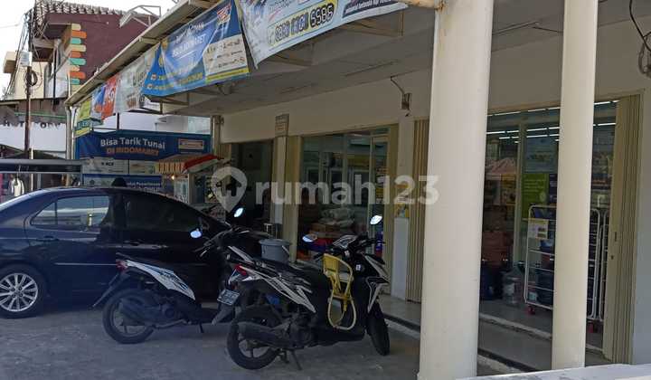 Cheap Kiosk for Rent Near Indomaret Harapan Indah Bekasi 2