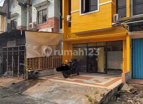 2.5-Storey Shop House Ready to Use, Suitable for Office and Residence at Sentra Aneka Niaga Shop House, Pejuang/Thb, Bekasi