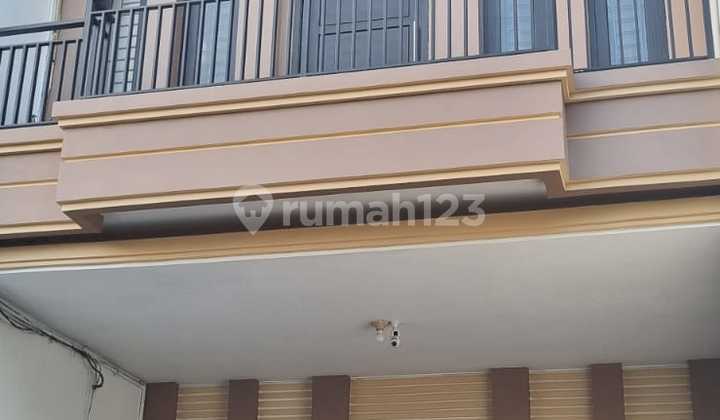 Rumah 3 Lantai di Gelong Baru Tomang Jakarta Barat Rumah 3 Lantai di Gelong Baru Tomang Jakarta Barat