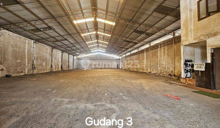 Disewakan 3 Gudang Gandeng di Jalan Raya Narogong Bekasi 1