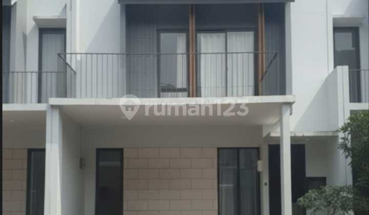 3-Story House + Attic in Wisteria Metland Ujung Menteng | Semi-Furnished | 2-Car Carport
