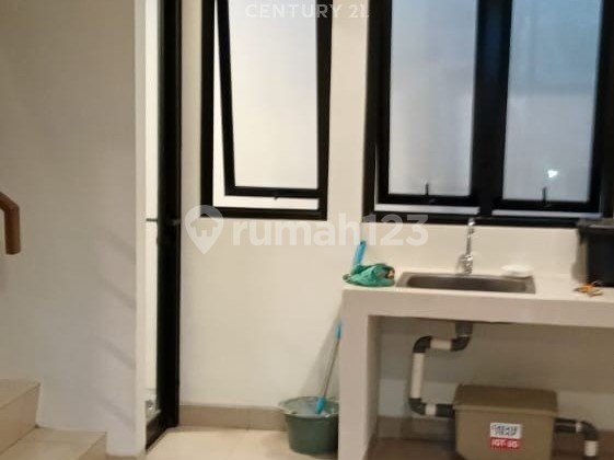 HOUSE FOR SALE Rumah Baru 2 Lt Di Summarecon Crown Gading 2
