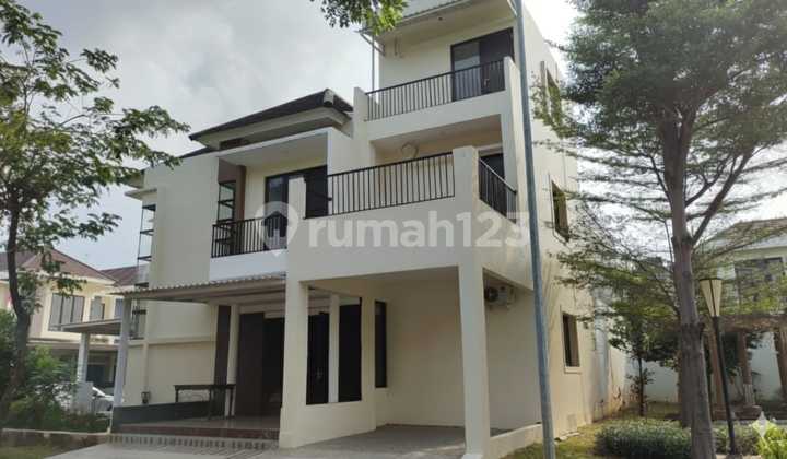 Disewakan Rumah Mewah Hook Dekat Pusat Komersial Harapan Indah