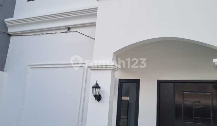 Hunian Nyaman 2 Lantai Lokasi Strategis di Harapan Indah, Bekasi 2