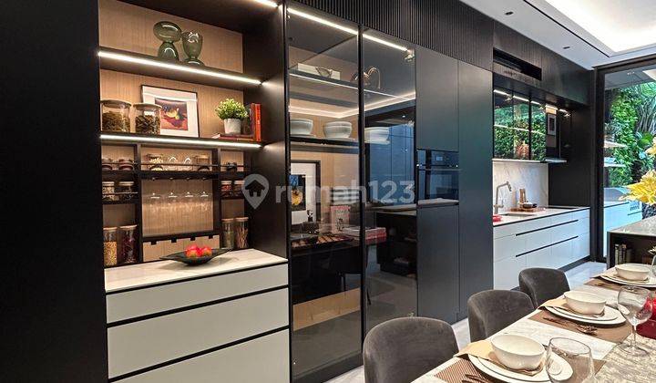 ruang makan rumah mewah premium di central