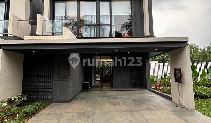 tampak depan rumah mewah premium di central