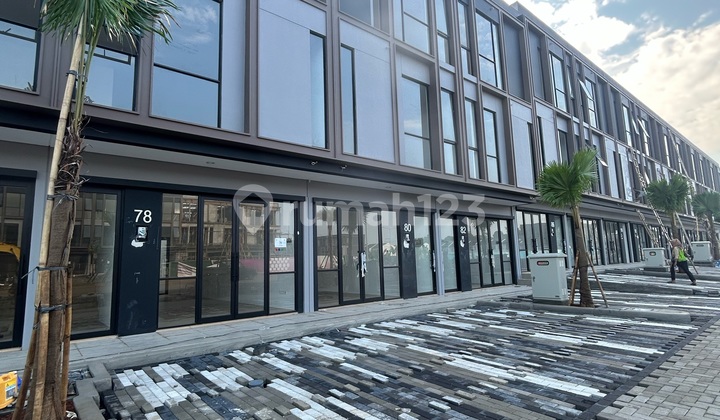 3-Storey Shop House for Rent Facing Main Road Main Gate 3-Storey Shop House for Rent Facing Main Road Main Gate