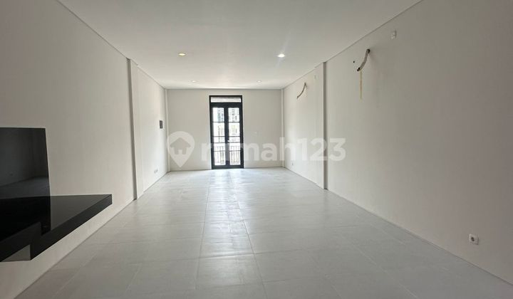 For Sale: Newly Built Dian Istana Baru Gress Shop House, Near Wiyung For Sale: Newly Built Dian Istana Baru Gress Shop House, Near Wiyung