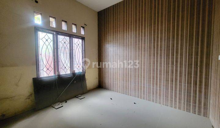 Land for Sale with Bonus 1 Floor Building in Kerobokan, Badung 2