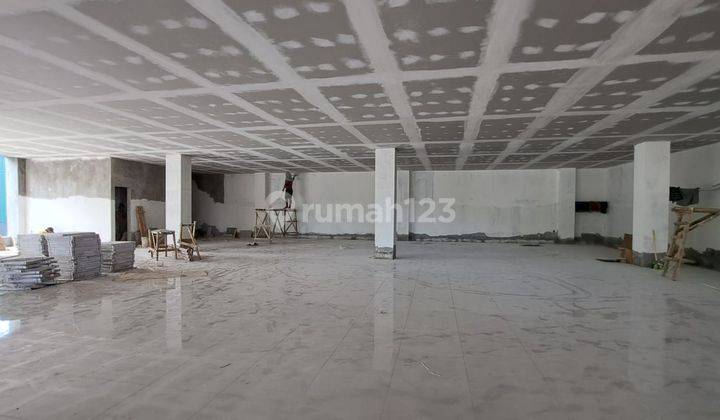 Sewa Minimal 5 Tahun Gedung Baru Parkir Luas di Jalan By Pass 8