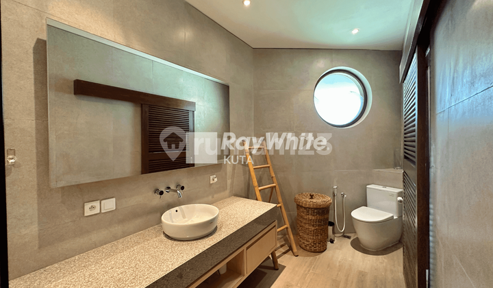 For Sale High End Balinese Style Villa Next To River 2