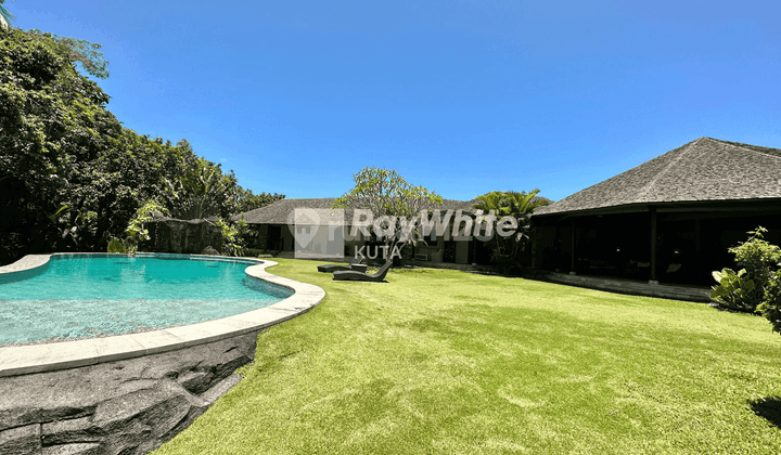 For Sale High End Balinese Style Villa Next To River 15
