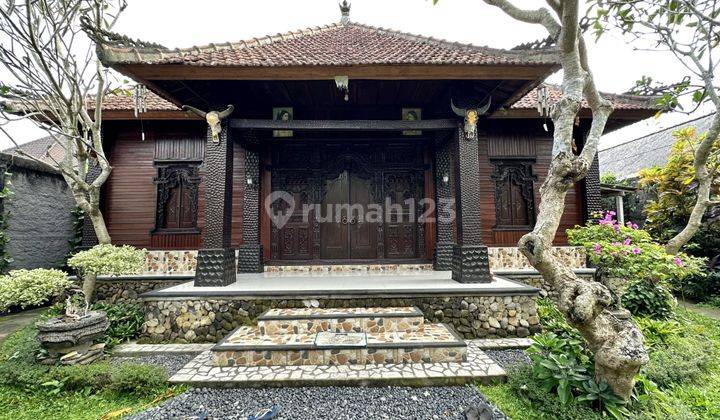 Dijual Rumah Klasik 4 Kamar Dengan Taman Luas di Saba, Gianyar 1