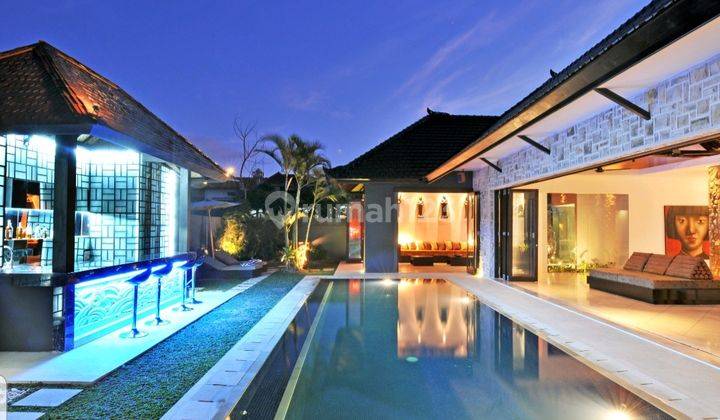 Dijual Villa Mewah Cantik Dengan Akses Strategis di Seminyak 1