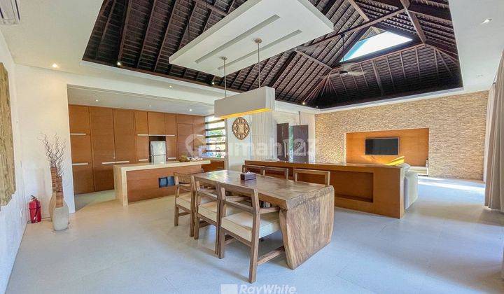 Dijual Villa 2 Kamar Furnished Dekat Pantai Batu Belig, Seminyak 2