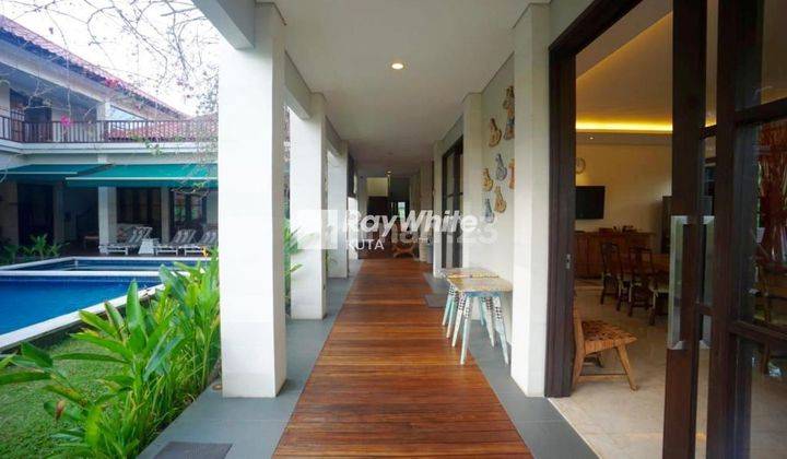 Dijual Villa Cantik 6 Kamar Dekat Pantai Jimbaran, Badung 2