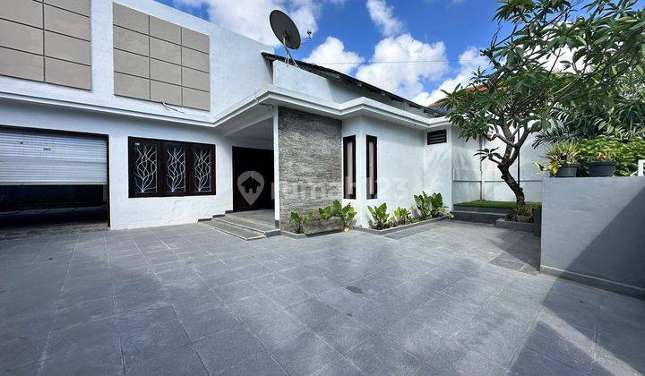 For Sale Modern Minimalist House 4 Bedrooms in Taman Griya, Jimbaran 1