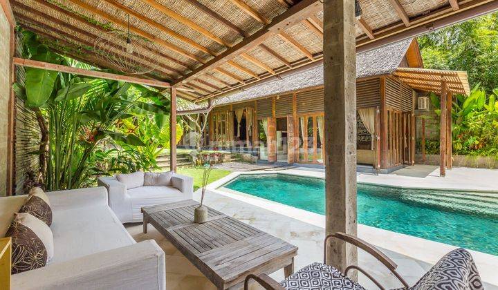 For Sale Balinese Style Villa Leasehold Near Kerobokan 2