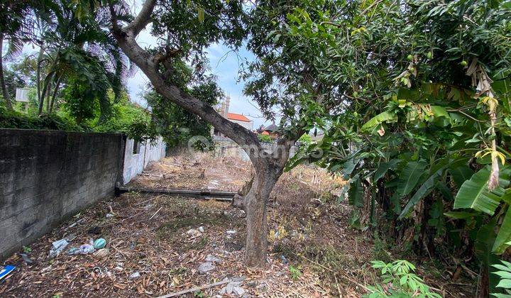 Land for sale 4,25 Are Villa area in Seminyak, Badung 1