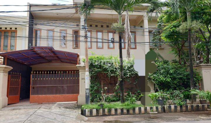 Di jual rumah di kebayoran baru jl. Birah 1