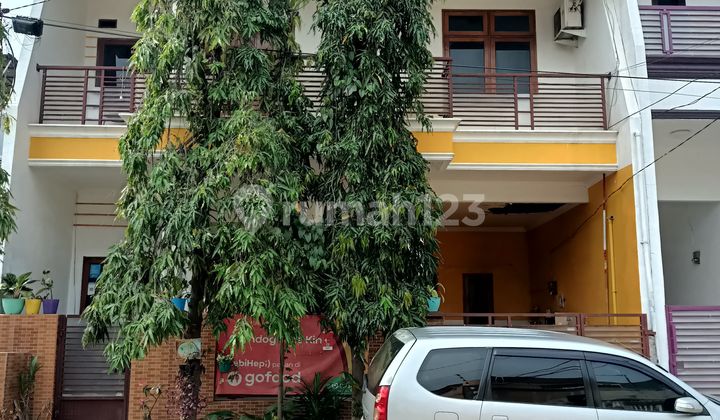 Dijual Cepat Rumah 3 Lantai Dekat Lrt Jatibening Bekasi