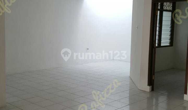 Rumah 2 Lantai Akses Tol Dalam Kota Menteng Dalam Jakarta 2