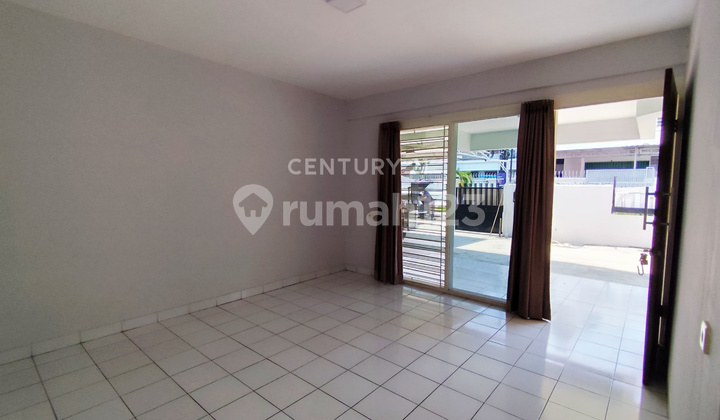 Comfortable House in a Complex in North Pulomas S8021 2