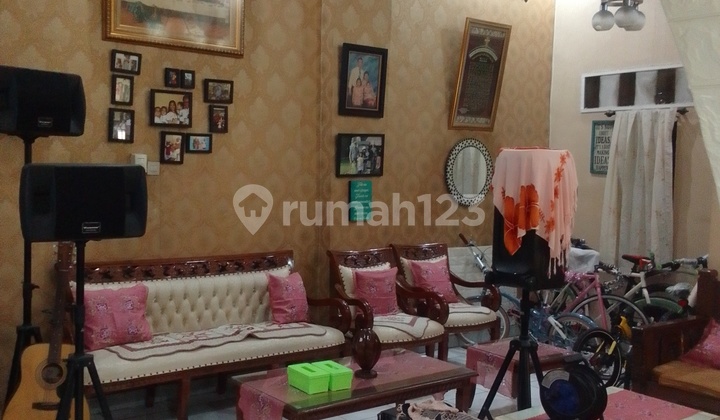 Rumah Bagus untuk Usaha di Jalan Utama Koja S8678