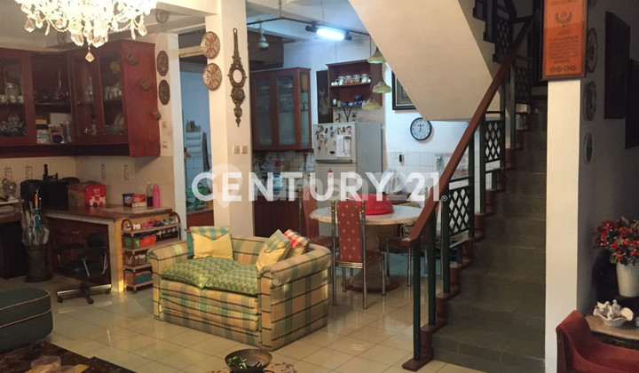 2-Story House Hook Position in Pulomas Barat, East Jakarta S7330 2