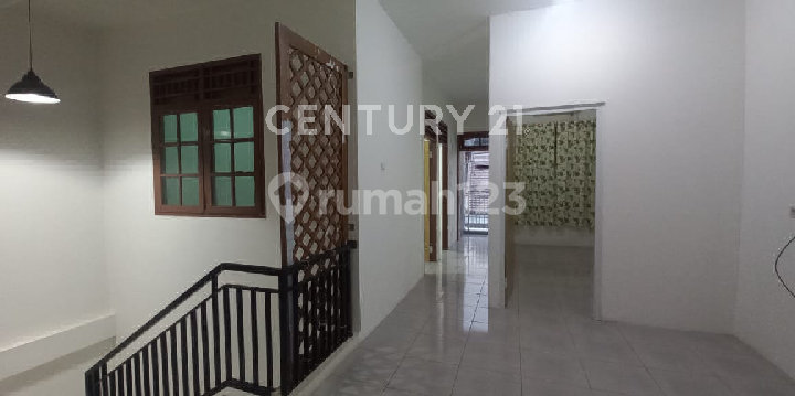 Rumah Nyaman 2 Lantai Bebas Banjir di Kayu Putih Pulogadung S9391 2