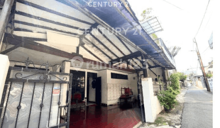For Quick Sale: Strategic 2-Story House in East Tebet