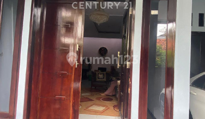 Beautiful 2-Story House Near Pondok Kelapa Premier School Beautiful 2-Story House Near Pondok Kelapa Premier School