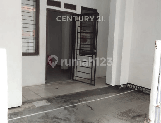 Ready-to-Live House in Tebet, Best Price, Land Area 76M, Near Public Facilities