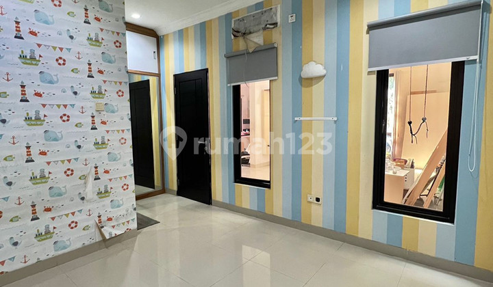 kamar tidur rumah 2 lantai dalam cluster