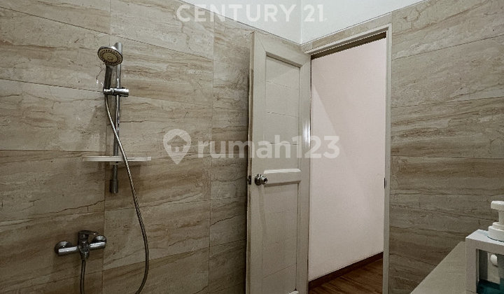 Modern 1-Storey Strategic House Suitable for Office R2316 2