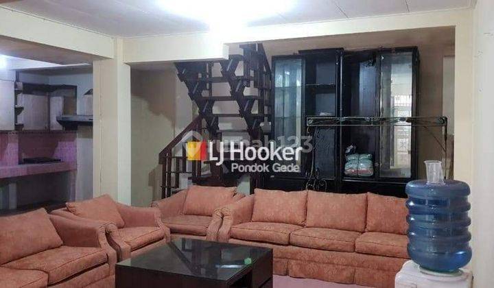 Rumah di Jalan Jatiwaringin Pondok Gede Bekasi 8