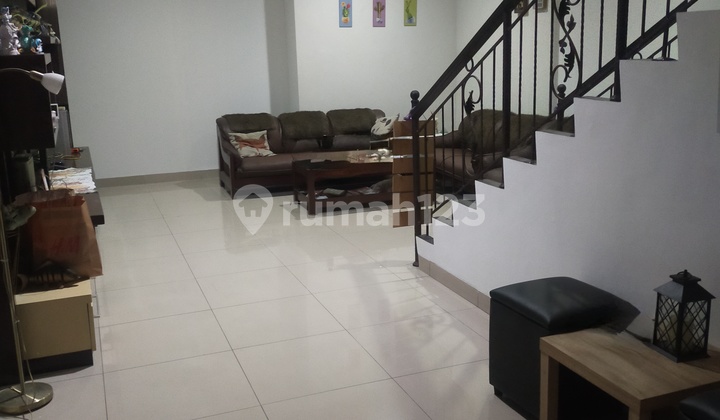 Rumah Singgasana Cluster